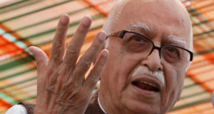 सुषमा-वंसुधरा को आडवाणी की नसीहत, बोले- आरोप लगे तो फौरन दिया इस्तीफा