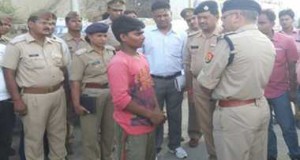 लखनऊ में कैश वैन लूट, गार्ड सहित तीन को गोली मारी