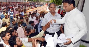 मुख्यमंत्री ने इटावा स्थित लायन सफारी का निरीक्षण किया
