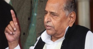 सपा सुप्रीमो मुलायम पर IPS अफसर को धमकाने का आरोप