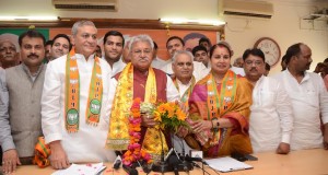 बीजेपी  की सदस्यता पूर्व मंत्री लक्ष्मी नारयाण चैधरी,  आहिरवार एवं  श्रीमती अंजुला माहौर पूर्व महापौर (आगरा) ने  ग्रहण की