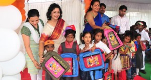 आकांक्षा विद्या केन्द्र में  स्वतंत्रता दिवस के अवसर पर सुरभि रंजन द्वारा ध्वजारोहण