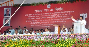 मुख्यमंत्री ने जनपद मऊ के सर्वांगीण विकास के लिए 23 परियोजनाओं का शिलान्यास किया