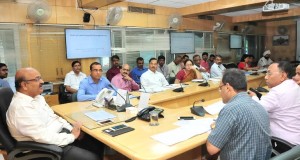 प्रत्येक जिलाधिकारियों को माह में कम से कम एक बार जिला अस्पतालों का  निरीक्षण कर निरीक्षण आख्या भेजनी होगी: आलोक रंजन