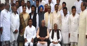 अखिलेश मंत्रिमंडल फेरबदल में 20 मंत्रियों ने ली पद और गोपनीयता की शपथ, 12 नए चेहरे