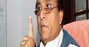 मोबाइल फोन की वजह से हो रहे हैं रेप: आजम खान