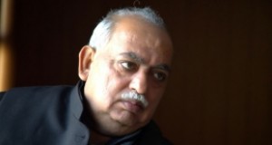 शायर मुनव्वर राना मोदी का जूता उठाने को तैयार