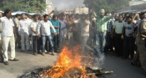 ट्रांसपोर्टरों ने निकाली गडकरी की शवयात्रा