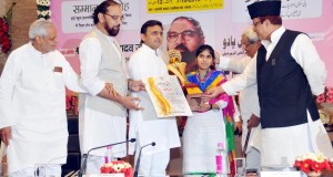 देश की आजादी में हिन्दी एवं उर्दू  भाषा का महत्वपूर्ण योगदान था: मुख्यमंत्री