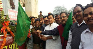 उप्र से दिल्ली के लिए वॉल्वो बस सेवा शुरु, राज्यमंत्री ने दिखाई हरी झंडी