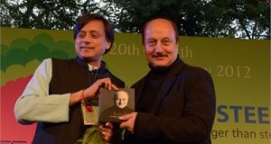 Twitter पर भिड़े अनुपम खेर और शशि थरूर!