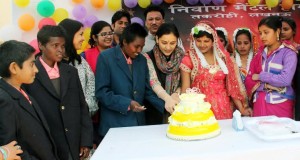 बच्चों की मदद के लिए श्रीमती अपर्णा यादव ने बढ़ाया हाथ