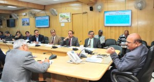 कैदियों की संदिग्ध गतिविधियों में  लिप्त कर्मियों एवं अधिकारियों को चिन्हित कर दण्डित किया जाये: मुख्य सचिव