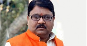 अखिलेश यादव एक बेबस मुख्यमंत्री: पाठक