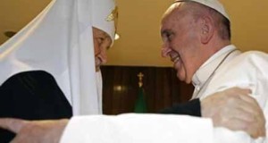पोप का आव्हान, आईएस का शिकार हो रहे ईसाईयों को बचाने आगे आए विश्व समूदाय