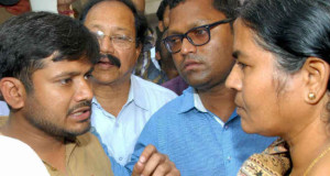 हैदराबाद में कन्हैया कुमार पर  चप्पल फेंकने का प्रयास, 2 युवक हिरासत में