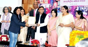 मुख्यमंत्री ने रानी लक्ष्मीबाई वीरता पुरस्कार वितरित किए