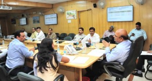 नोएडा-ग्रेटर नोएडा मेट्रो प्रोजेक्ट के समस्त कार्यों को  दिसम्बर, 2017 तक पूर्ण कराया जाना सुनिश्चित किया जाये: मुख्य सचिव