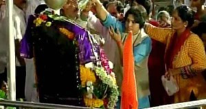 शनि शिंगणापुर मंदिर में 400 साल पुरानी परंपरा का अंत, महिलाओं ने की पूजा