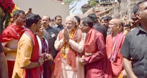 चुनाव प्रचार से पहले मोदी ने कामाख्या मंदिर में की पूजा