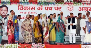 मुख्यमंत्री ने सूखाग्रस्त चित्रकूट जनपद के 1047 अन्त्योदय  पात्र परिवारों को विशेष राहत सामग्री वितरित की