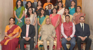 भारतीय आर्थिक सेवा के प्रशिक्षु अधिकारियों ने राष्‍ट्रपति से मुलाकात की