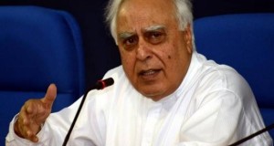 जवान मर रहे, आरएसएस दे रहा इफ्तार पार्टी : कपिल सिब्बल