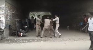 घूस के पैसों के बंटवारें पर आपस में भिड़ गई यूपी पुलिस!