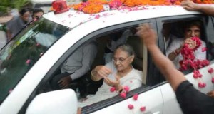 शीला दीक्षित और राज बब्बर ने रोड शो कर किया शक्ति प्रदर्शन