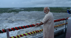पीएम मोदी की सूझबूझ और सतर्कता ने बचाई कैमरापर्सन की जान, बड़ा हादसा टला