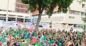 कलमबंद भूख हड़ताल पर बैठी आंगनबाड़ी कार्यकत्री