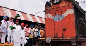 स्वर्ण मन्दिर के लिए समाजवादी श्रवण यात्रा अमृतसर को रवाना