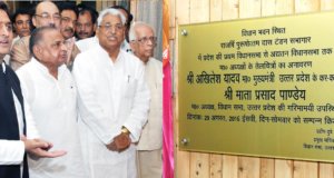 मुख्यमंत्री ने विधान भवन में मुख्यमंत्रियों तथा  विधान सभा अध्यक्षों के नवस्थापित तैल चित्रों का अनावरण किया