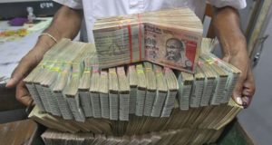 बीजेपी नेता की गाड़ी से 3 करोड़ बरामद, दिल्ली से लखनऊ ले जाई जा रही थी रकम