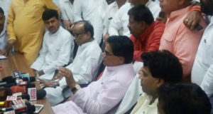 रामगोपाल यादव का सैफई में शक्‍ति‍ प्रदर्शन, 5000 गाड़ि‍यों के साथ पहुंचे, बोले- कमजोर न समझो मुझे
