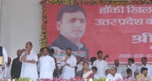 मुख्यमंत्री ने  गाजीपुर में   हाॅकी स्टेडियम में लगाए गए एस्ट्रोटर्फ का उद्घाटन किया