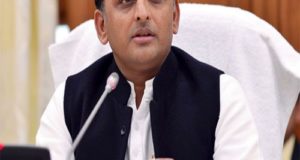 अखिलेश यादव ने शिवपाल से छीने 2 विभाग, गायत्री को मिला परिवहन