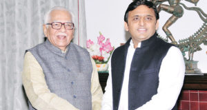 राज्यपाल से मिलकर CM अखिलेश ने 205 विधायकों का समर्थन पत्र सौंपा