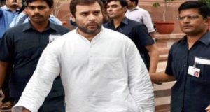 बैंकों-एटीएम के बाहर लोगों की मौत हो रही है और पीएम हंस रहे हैं : राहुल