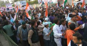 नोट बन्दी के निर्णय के खिलाफ कांग्रेस  ने रिजर्व बैंक आफ इण्डिया, कानपुर का घेराव किया