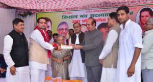 किसान मंच  प्रदेश अध्यक्ष शेखर दीक्षित ने हजारों कार्यकर्ताओं के साथ कांग्रेस  की सदस्यता ग्रहण की