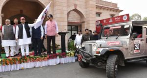 मुख्यमंत्री ने आई0एम0टी0 फ्रैंडशिप कार रैली को  हरी झण्डी दिखाकर बैंकाॅक के लिए रवाना किया