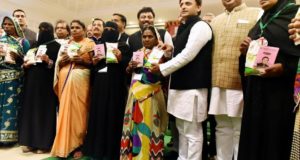 मुख्यमंत्री ने  10 जनपदों में आयरन एवं आयोडीन युक्त डबल फोर्टीफाइड नमक के वितरण की शुरूआत की