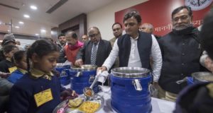 मुख्यमंत्री ने मध्यान्ह भोजन योजना के अंतर्गत  11 जनपदों के लिए केन्द्रीयकृत किचेन का शिलान्यास किया