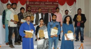 कलाकारों की प्रतिभा में कोई कमी नहीं है बल्कि आवश्यकता  उन्हेें और बेहतर प्लेटफाॅर्म देने की: मुख्य सचिव