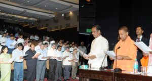 मुख्यमंत्री ने अधिकारियों को भ्रष्टाचार एवं गुण्डाराज  से मुक्त पारदर्शी प्रशासन देने के निर्देश दिए