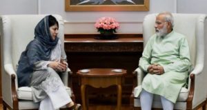 मोदी ने महबूबा मुफ्ती को दिलाया भरोसा, कहा-अटल बिहारी वाजपेयी की नीतियों पर चलेंगे