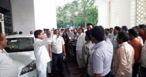 लोनिवि कर्मचारी विभाग को निगम नहीं बनने देंगे ,विभागाध्यक्ष का घेराव कर दर्ज कराया तीव्र विरोध