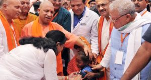 इंसेफलाइटिस के विरुद्ध छेड़े गये  महा अभियान में जनप्रतिनिधियों सहित सबकी सहभागिता जरूरी: मुख्यमंत्री