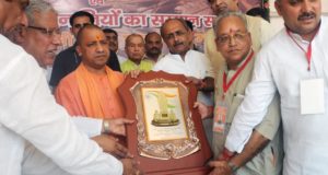 क्रान्ति दिवस की पूर्व संध्या पर मुख्यमंत्री ने किया  स्वतंत्रता संग्राम सेनानियों व उनके आश्रितों को सम्मानित